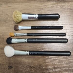 M.A.C - Makeup Brushes